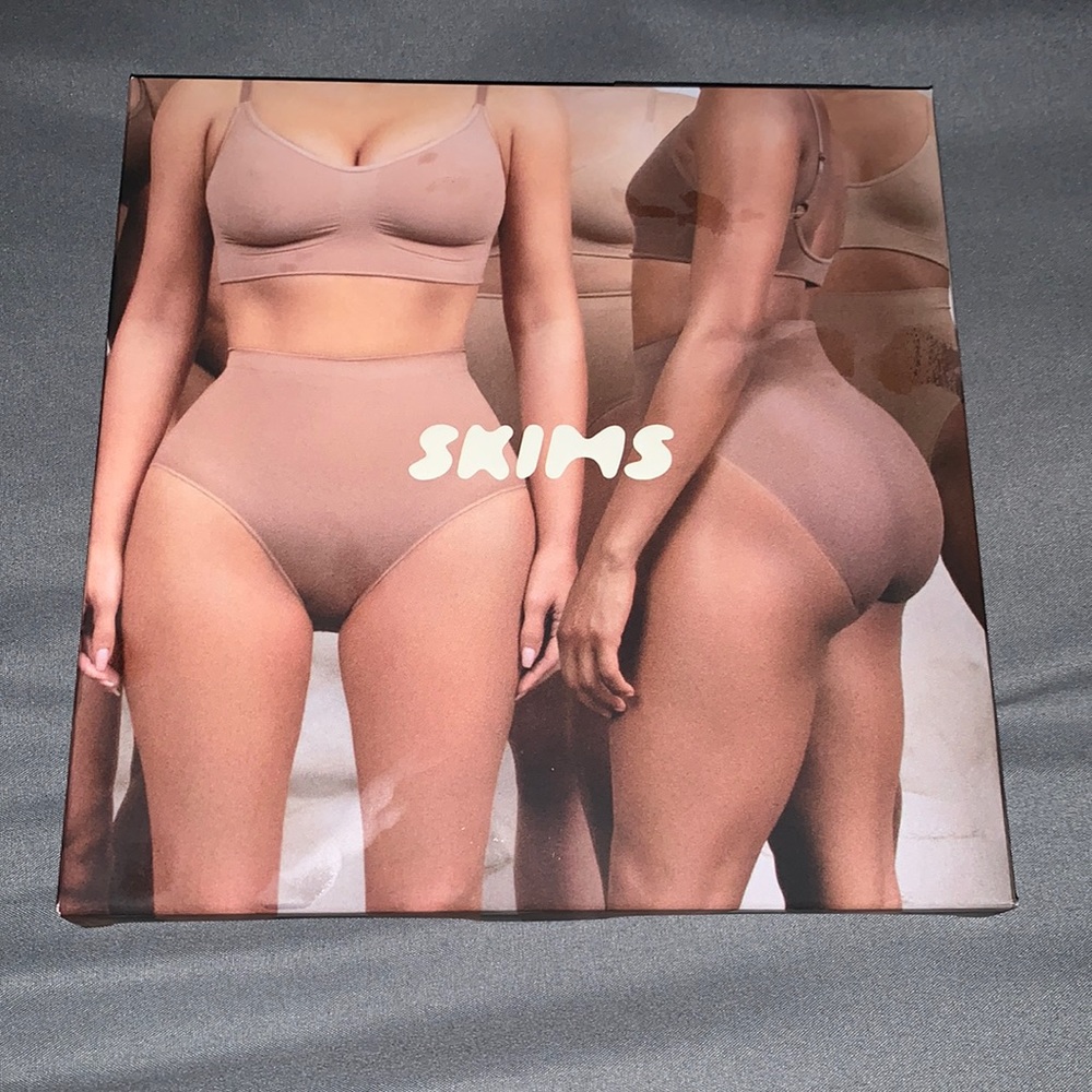 SKIMS Sculpting Mid Waist Thong